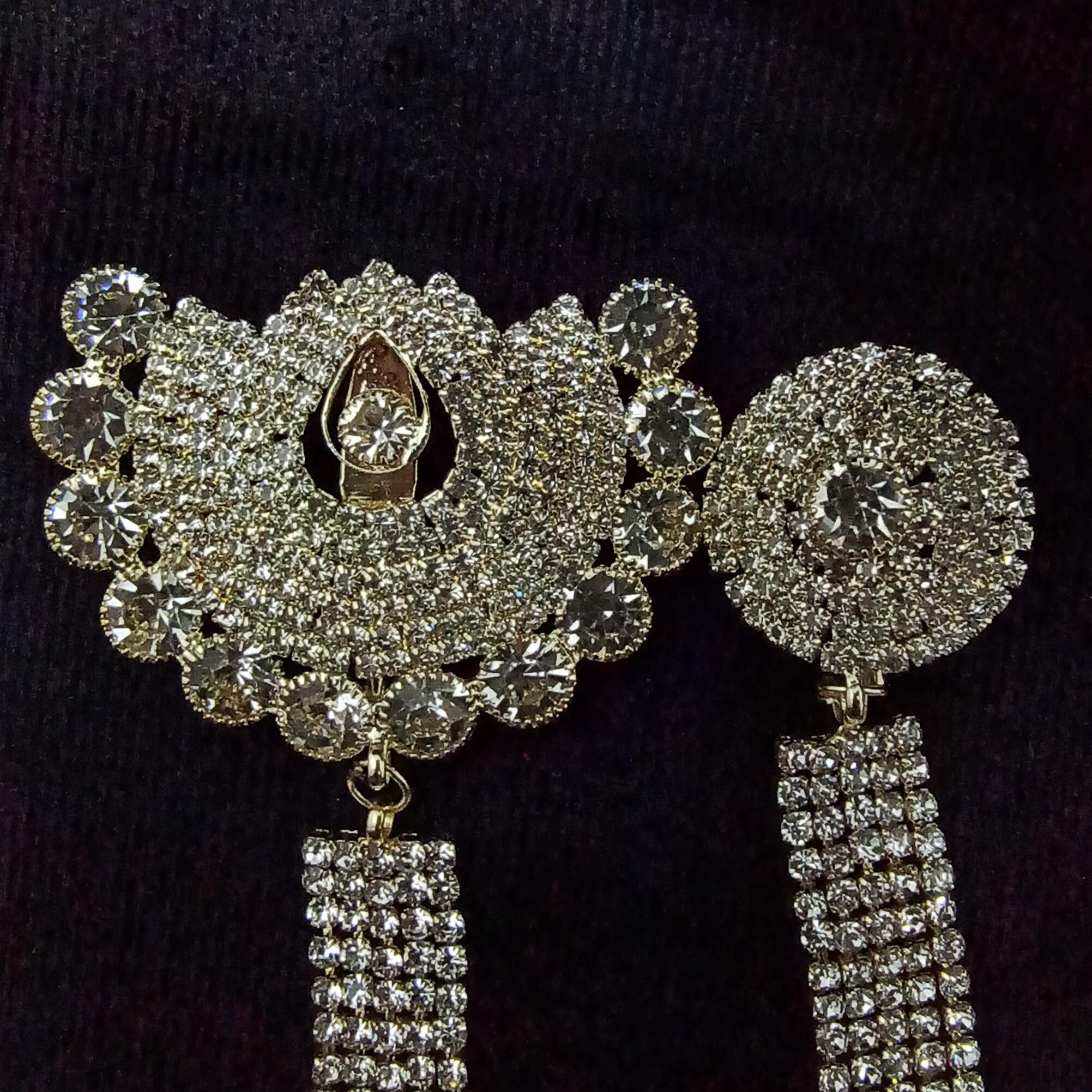 Golden Floral Brooch For Men & Women - Image 2