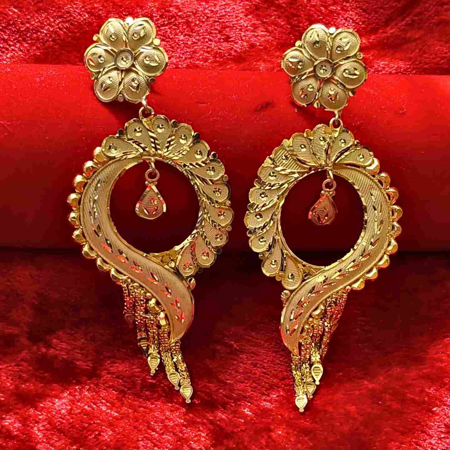 Forming Gold Flower Pattern Lightweight Earrings For Women And Girls(SG25350) 1 Forming Gold Flower Pattern Lightweight Earrings For Women And Girls(SG25350)