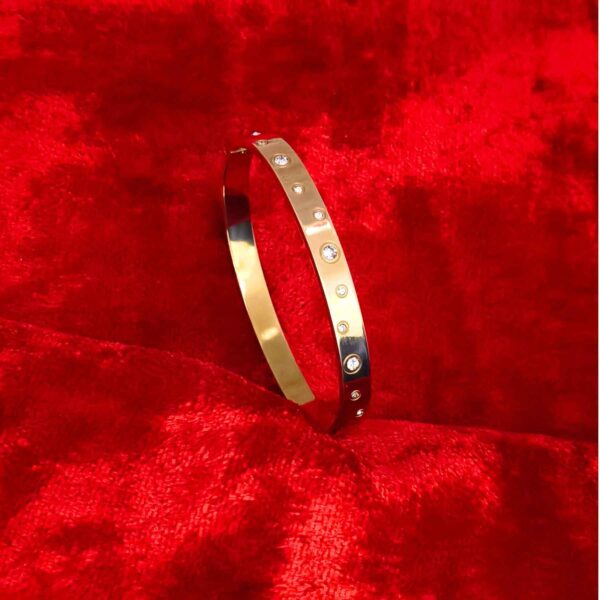 Gold-Plated AD Bangle-Style Circle Anti Tarnish Bracelet (SG20159)