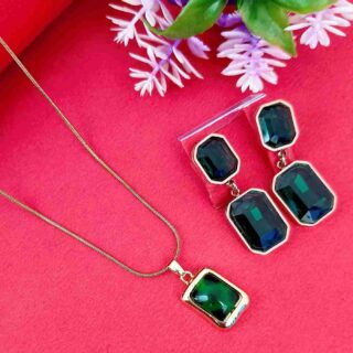 Green Anti Tarnish Earrings And Gold Anti Tarnish Chain Combo Set (SG91465)