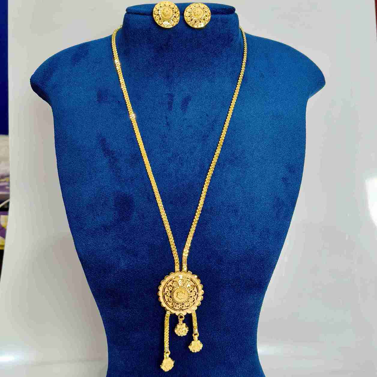 Flower Design Forming Gold Long Chain Necklace Set with Matching Earrings (SG25720) 4 Flower Design Forming Gold Long Chain Necklace Set with Matching Earrings (SG25720) - Image 4