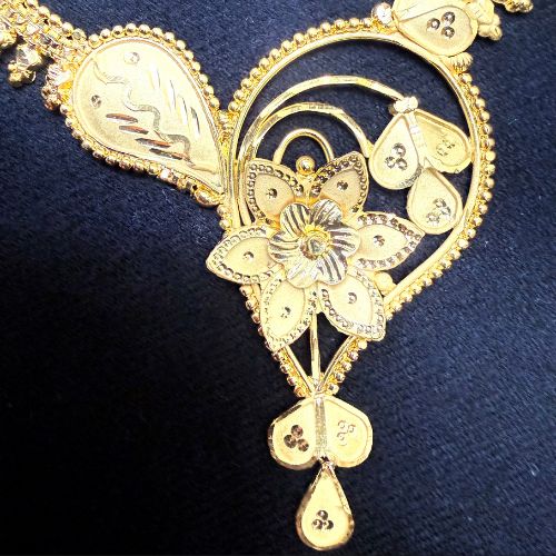 Forming Gold Flower Pattern Necklace Set With Earrings (SG25624) 4 Forming Gold Flower Pattern Necklace Set With Earrings (SG25624) - Image 4