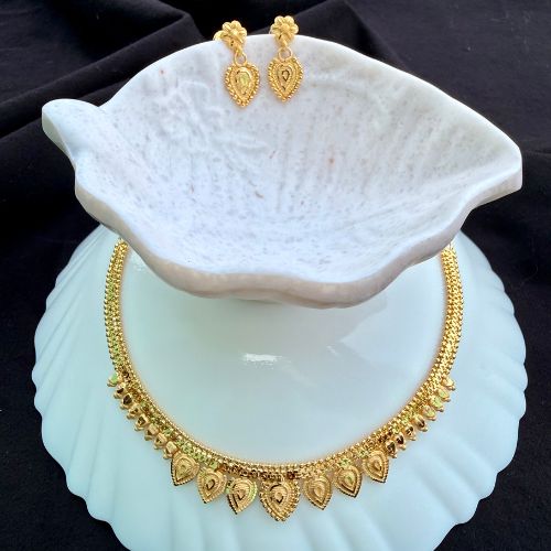 Leaf Design Forming Gold Necklace Set with Matching Earrings (SG25304) 2 Leaf Design Forming Gold Necklace Set with Matching Earrings (SG25304) - Image 2