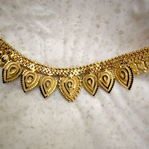 Leaf Design Forming Gold Necklace Set with Matching Earrings (SG25304) 3 Leaf Design Forming Gold Necklace Set with Matching Earrings (SG25304) - Image 3